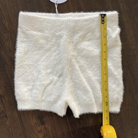 NWT Princess Polly Fuzzy Knit Shorts Off White Soft Pull On Size 6 - Picture 6 of 6